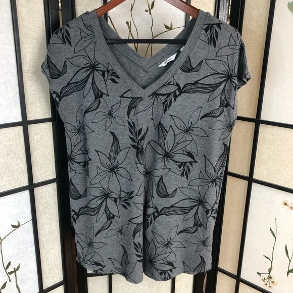 Reitman’s | Women’s Oversized V-Neck T-Shirt. Monochrome Lys Prints. Size Small. - Picture 4 of 6